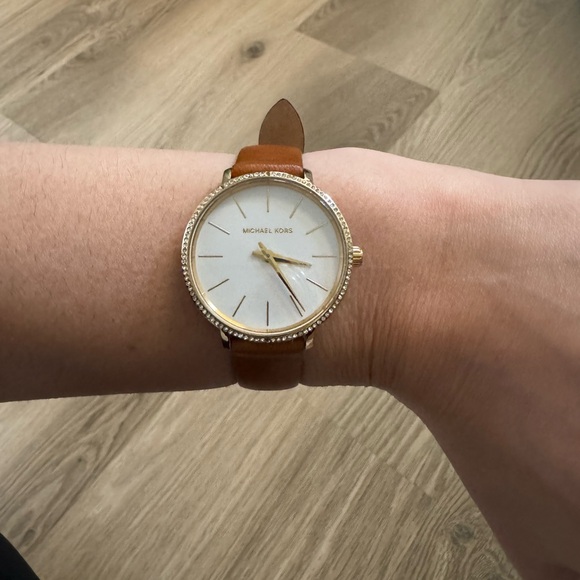 Michael Kors Pyper White Dial Brown Leather Womens Watch 32mm MK2801 main image 4